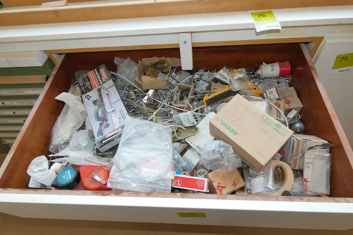 Posten Material/Zubehör Umfang: 1x Schubladeninhalt